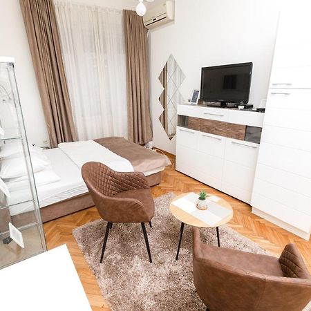 1st Belgrade Apartment Buitenkant foto