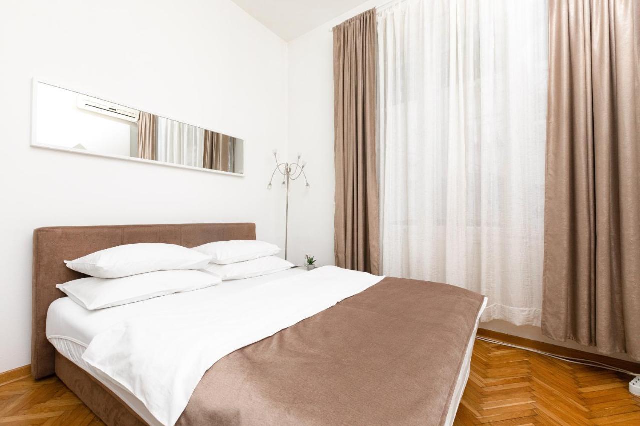 1st Belgrade Apartment Buitenkant foto