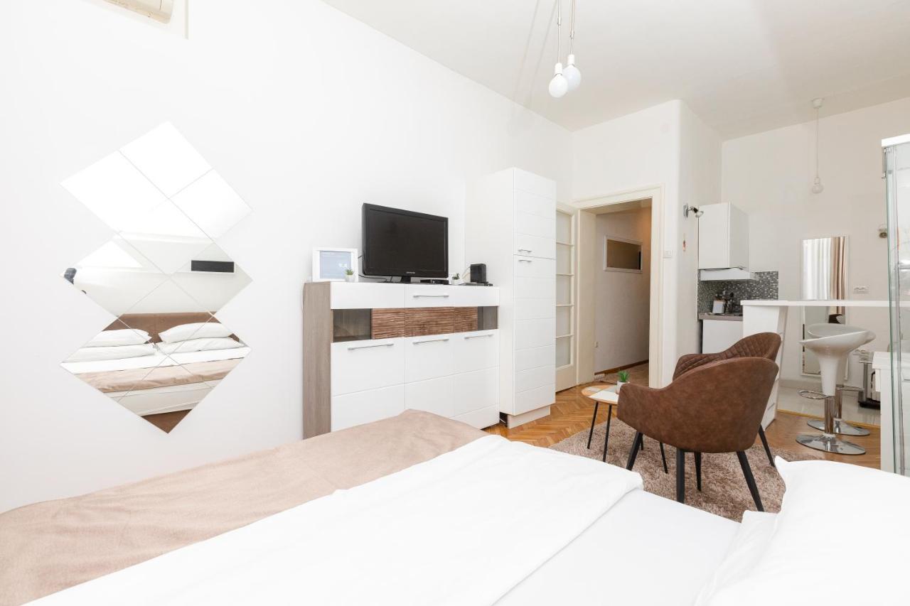 1st Belgrade Apartment Buitenkant foto