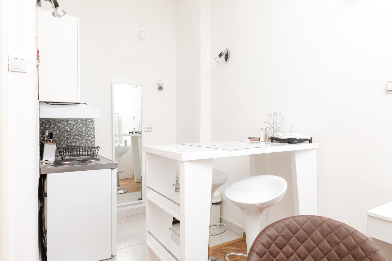 1st Belgrade Apartment Buitenkant foto