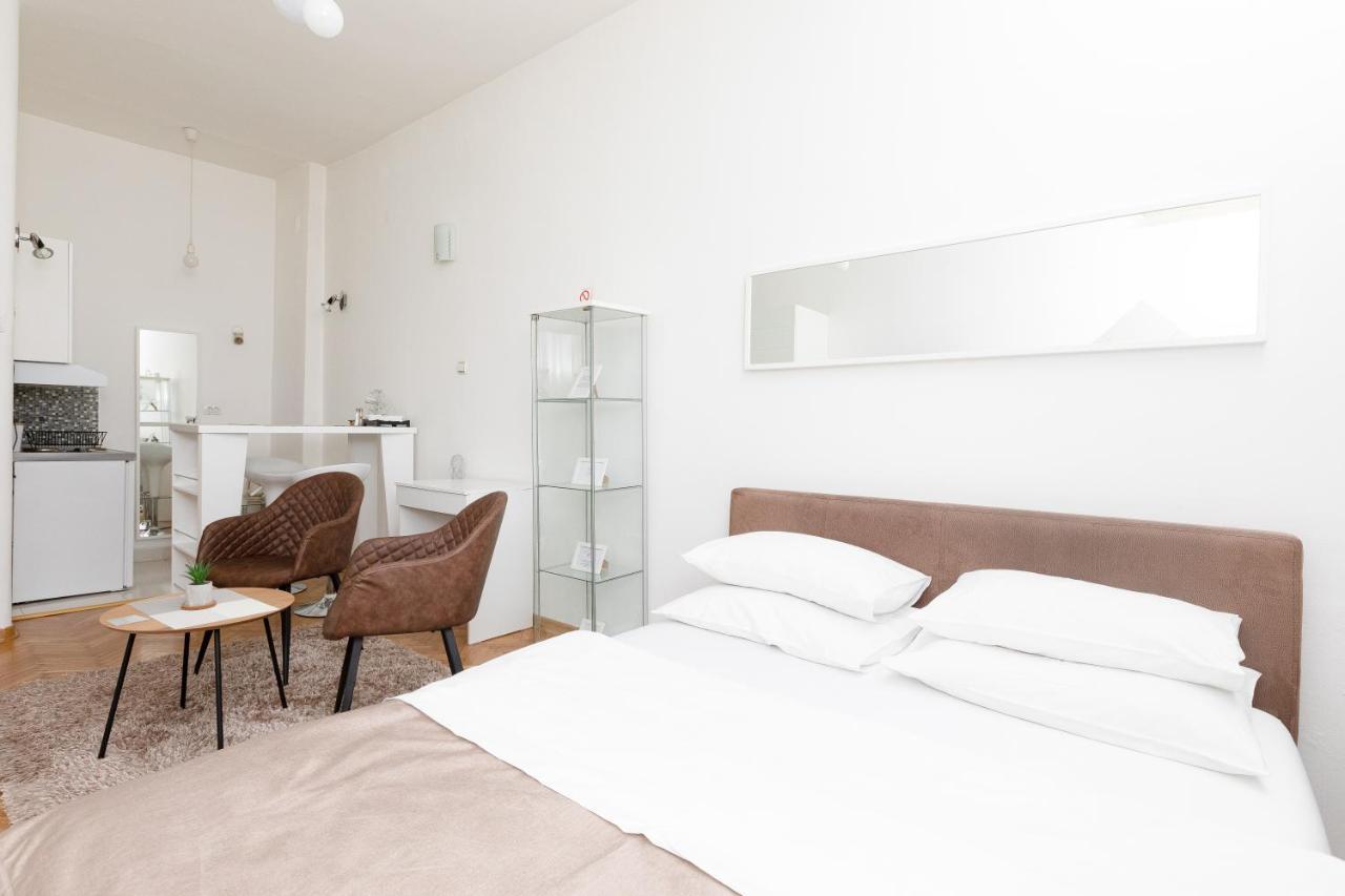 1st Belgrade Apartment Buitenkant foto